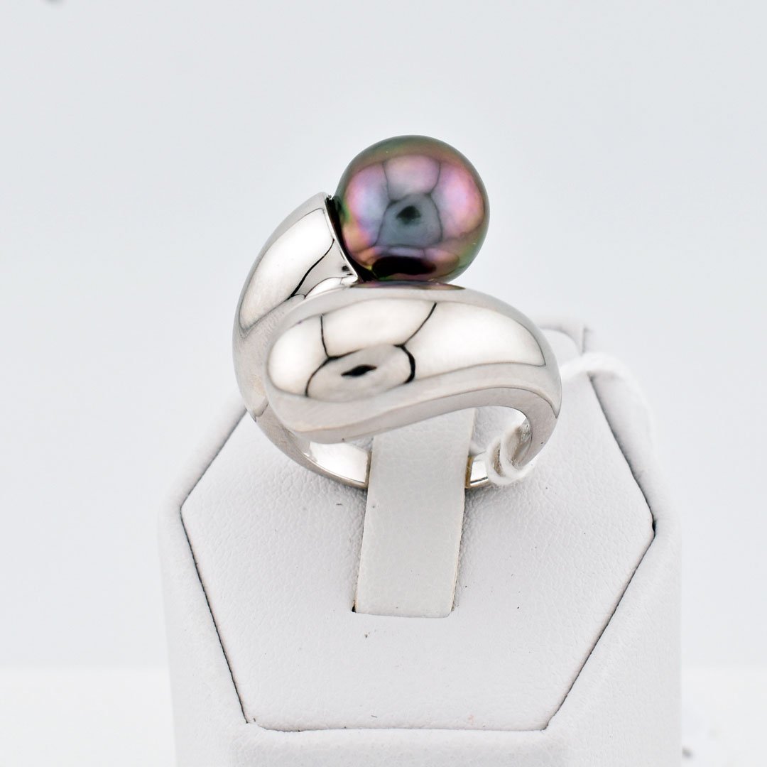 Bague 'Lady G.' argent 925 rhodié et perle de Tahiti aubergine qualité A. Exclusivité COCOBLANC.