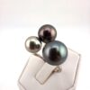 Bague en argent 925 rhodié, 3 perles de Tahiti rondes, cat. A 11.4mm bleu / cat. A 10.2 aubergine / cat. A 8.8mm citron