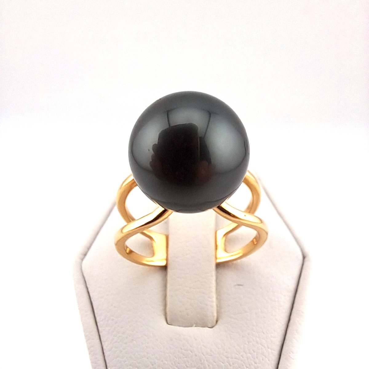 1564-1 Bague en or jaune 18 carats, 1 perle de Tahiti ronde, catégorie B , 12.9mm, gris anthracite