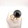 Bague en or jaune 18 carats, 1 perle de Tahiti ronde, catégorie B , 12.9mm, gris anthracite