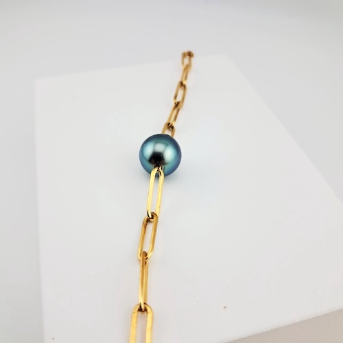 1682-3 Bracelet mailles rectangles gold filled, 1 perle de Tahiti ronde, catégorie A, 10.7mm, bleu