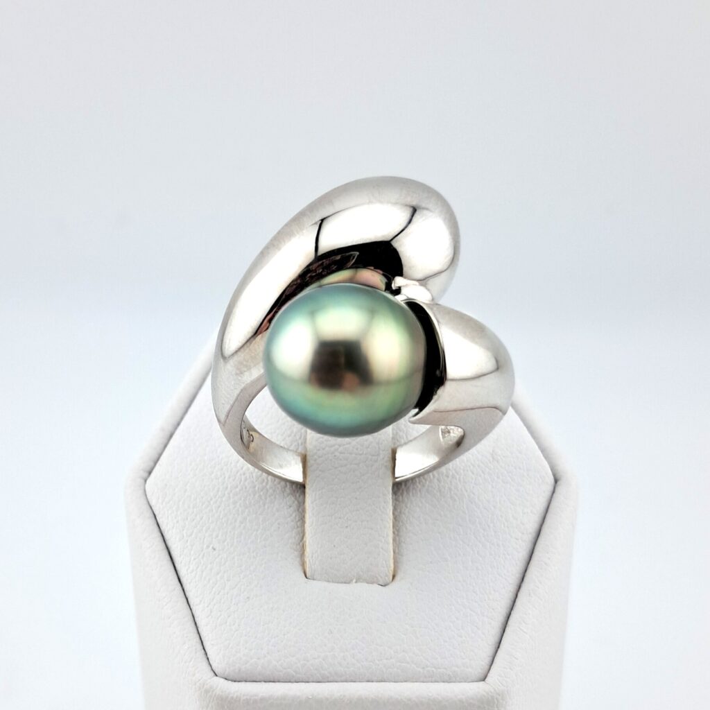 Bague 'Lady G.' 1 perle de Tahiti forme goutte vert clair