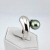 Bague 'Lady G.' 1 perle de Tahiti forme goutte vert clair