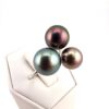 Bague en argent 925 rhodié, 3 perles de Tahiti rondes, cat. A 10.5mm bleu / cat. A 10.3mm aubergine vert / cat. A 9.2mm champagne rosé
