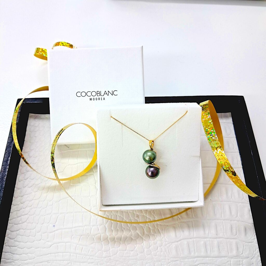 Bijou en perle de Tahiti offert en cadeau, symbole d’élégance et d’attention précieuse