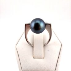 Bague en argent 925 rhodié , 1 perle de Tahiti ronde catégorie C, 9.5mm, bleu pétrole