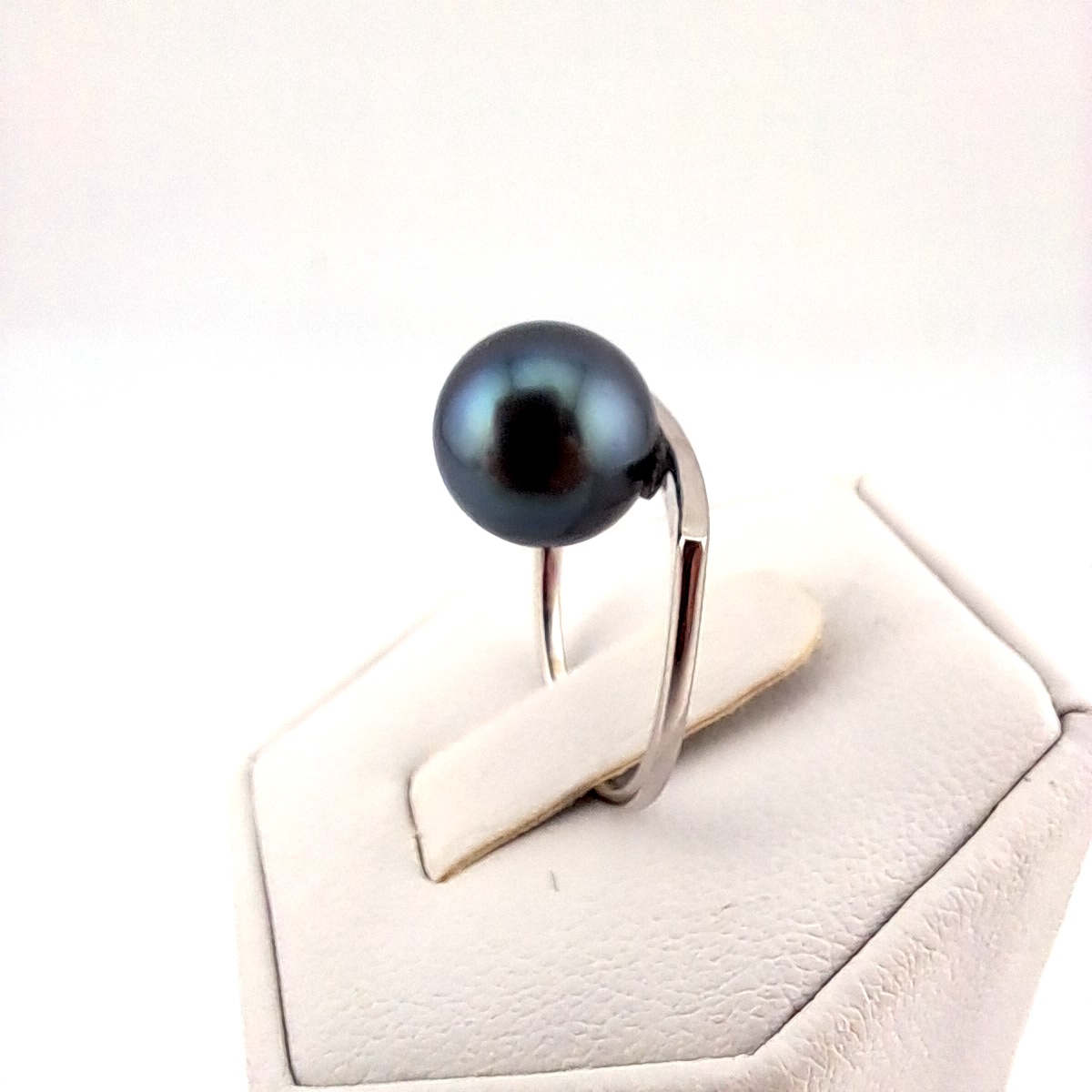 924-2 Bague en argent 925 rhodié , 1 perle de Tahiti ronde catégorie C, 9.5mm, bleu pétrole