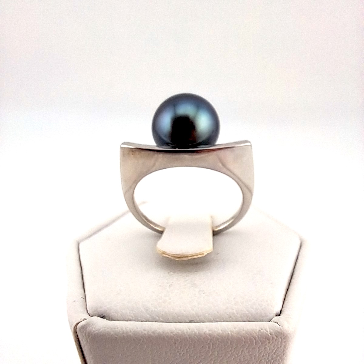 924-3 Bague en argent 925 rhodié , 1 perle de Tahiti ronde catégorie C, 9.5mm, bleu pétrole