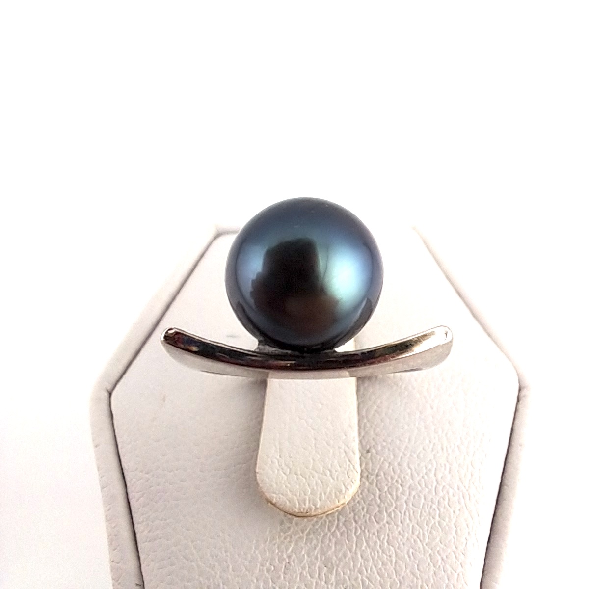 924-4 Bague en argent 925 rhodié , 1 perle de Tahiti ronde catégorie C, 9.5mm, bleu pétrole