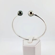 Bracelet 'Toi & Moi' en argent 925 rhodié, 2 perles de Tahiti rondes cat. B 9,5mm vert foncé / cat. C 9,2mm gris doré