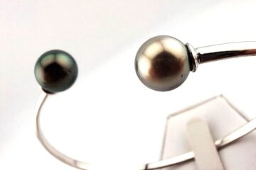 Bracelet 'Toi & Moi' en argent 925 rhodié, 2 perles de Tahiti rondes cat. B 9,5mm vert foncé / cat. C 9,2mm gris doré