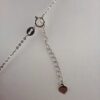 Collier en or blanc 18 carats, 2 perles de Tahiti rondes, catégorie A, 9.6mm, bleu rosé / vert doré - détail fermoir