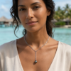 Collier chaîne mailles rectangles en argent 925 rhodié , 1 perle de Tahiti forme goutte, catégorie A, 11.8mm, bleu aubergine