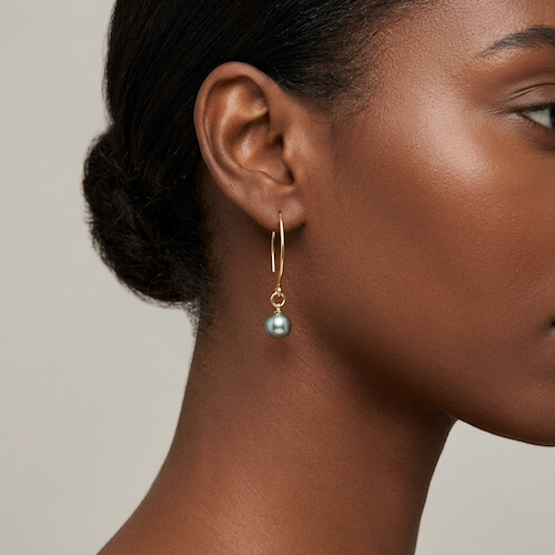 1607-modele Boucles d'oreilles en plaqué or, 2 perles de Tahiti rondes, cat. B 10.7mm / cat. C, 10.3mm, gris clair