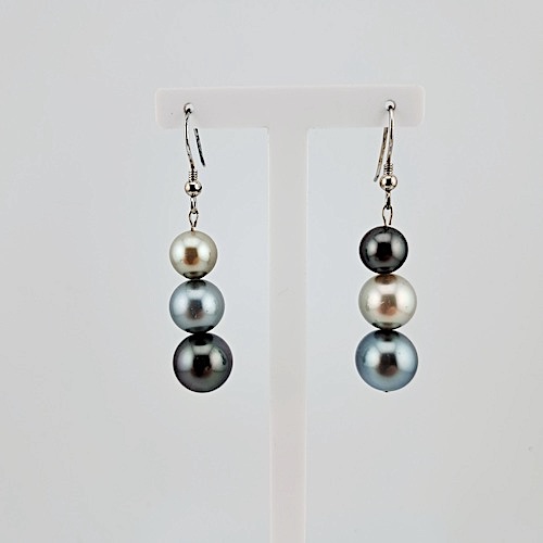 1662-1 Boucles d'oreilles asymétriques en argent 925 rhodié, 6 perles de Tahiti rondes, cat. B 11mm / cat. C 10.1mm / cat. C 8.5mm / cat. B 11mm / cat. B 10 mm / cat. C 8.6mm, gris foncé / gris clair / gris souris