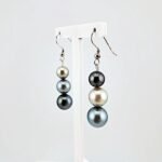 Boucles d'oreilles asymétriques en argent 925 rhodié, 6 perles de Tahiti rondes, cat. B 11mm / cat. C 10.1mm / cat. C 8.5mm / cat. B 11mm / cat. B 10 mm / cat. C 8.6mm, gris foncé / gris clair / gris souris