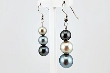 Boucles d'oreilles asymétriques en argent 925 rhodié, 6 perles de Tahiti rondes, cat. B 11mm / cat. C 10.1mm / cat. C 8.5mm / cat. B 11mm / cat. B 10 mm / cat. C 8.6mm, gris foncé / gris clair / gris souris