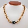 Collier en chaîne plaqué or mailles rondes, 1 perle de Tahiti ronde, catégorie C, 13.9mm, vert foncé