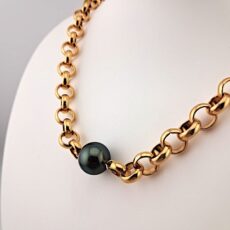 Collier en chaîne plaqué or mailles rondes, 1 perle de Tahiti ronde, catégorie C, 13.9mm, vert foncé