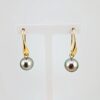 Boucles d'oreilles crochets en plaqué or, 2 perles de Tahiti rondes catégorie A, 10.2/10mm, gris rosé