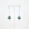 Boucles d'oreilles en or blanc 18 carats, 2 perles de Tahiti rondes, catégories A/C, 10.3mm, gris bleu
