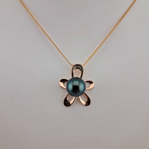 722-1 Pendentif 'fleur' en argent 925 plaqué or rose, 1 perle de Tahiti ronde, catégorie B, 9.5mm, bleu vert