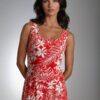Robe longue HELENA, légère et faite main, aux motifs tropicaux. Création exclusive COCOBLANC, disponible à Moorea, en Polynésie française.