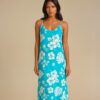 Robe longue SANTALE, légère et faite main, aux motifs tropicaux. Création exclusive COCOBLANC, disponible à Moorea, en Polynésie française.