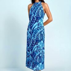 Robe longue XANTIA, légère et faite main, aux motifs tropicaux. Création exclusive COCOBLANC, disponible à Moorea, en Polynésie française.